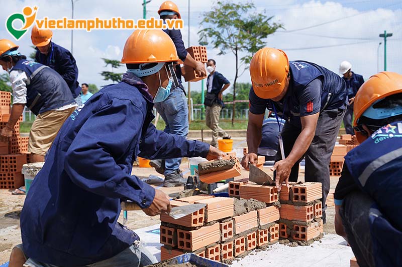 Thợ phụ, lao động phổ thông